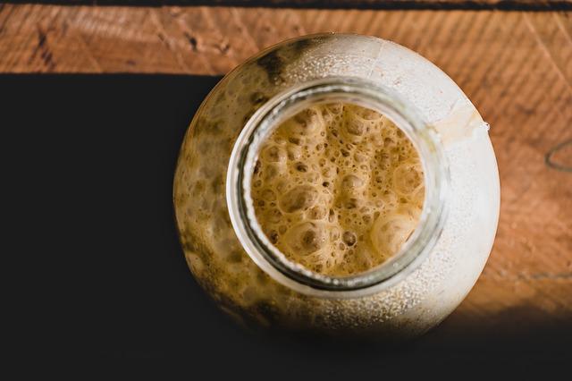 Sauerteig in einem Glas
