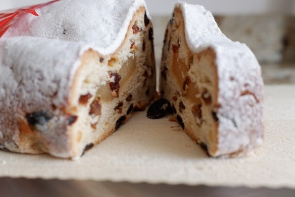 Ein aufgeschnittener Stollen.